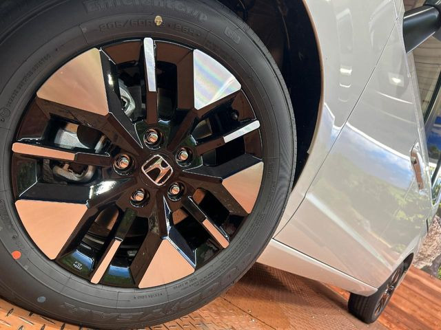 �y����16�C���`�A���~�z�C�[���z�O�ςɃ}�b�`���������A���~�z�C�[���𑕒����Ă���܂��B�e��ЊO�A���~�z�C�[����A�X�^�b�h���X�^�C�����戵�����Ă���܂��B���񂲑��k����������
