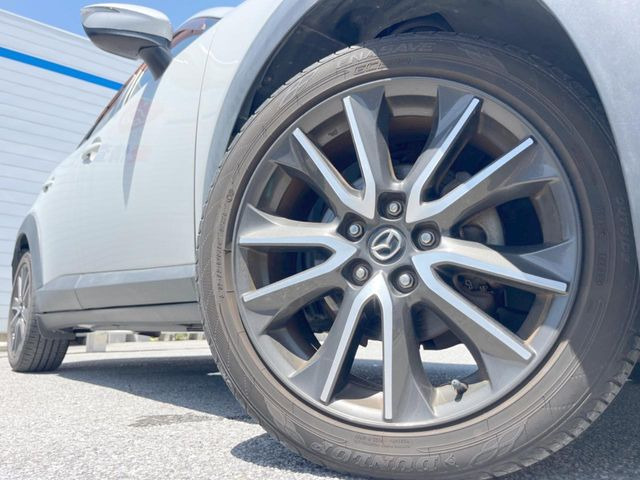 �y����18�C���`�A���~�z�C�[���z�O�ςɃ}�b�`���������A���~�z�C�[���𑕒����Ă���܂��B�e��ЊO�A���~�z�C�[����A�X�^�b�h���X�^�C�����戵�����Ă���܂��B���񂲑��k����������