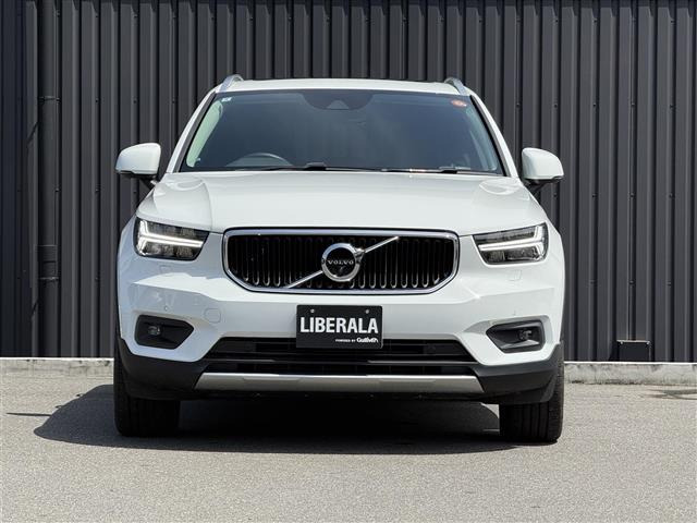 XC40T4 AWD モメンタム 4WD
