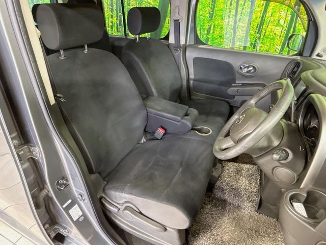 運転席シート廻りは使用感も少なく、良好な状態となっています。丁寧に使われていたことがよくわかりますね。