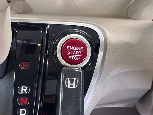 �yHonda�X�}�[�g�L�[�z�J�o����|�P�b�g�ɓ��ꂽ�܂܂ł��h�A�̎{���E�������\�ȃX�}�[�g�L�[�𑕔��B�G���W���̃I���E�I�t�����J�M�����o���K�v����������Ƃ��Ă��֗��ł���