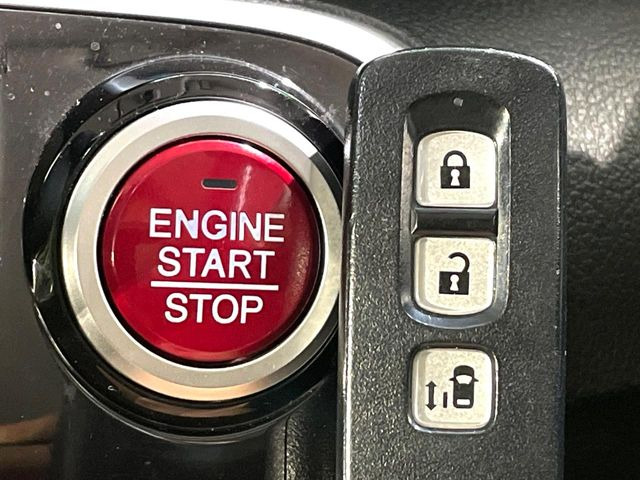 �yHonda�X�}�[�g�L�[�z�J�o����|�P�b�g�ɓ��ꂽ�܂܂ł��h�A�̎{���E�������\�ȃX�}�[�g�L�[�𑕔��B�G���W���̃I���E�I�t�����J�M�����o���K�v����������Ƃ��Ă��֗��ł���