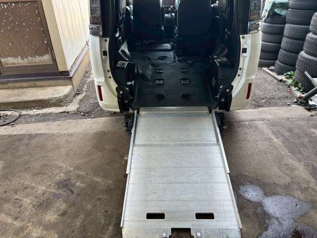 ヴォクシー2.0 X ウェルキャブ スロープタイプI 車いす2脚仕様 4WD