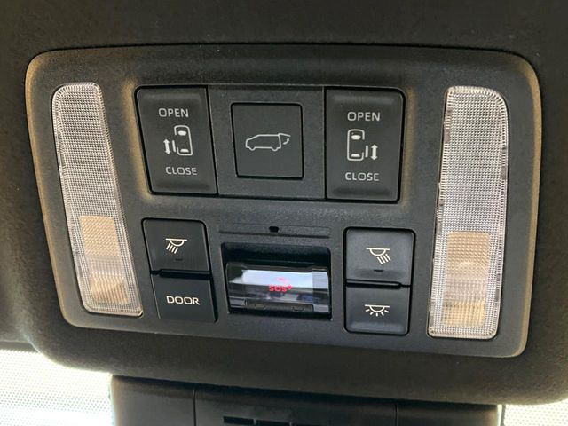 【両側スライドドア】駐車場で隣の車との間隔が狭く乗りにくい時、スライドドアなら安心!ドアオープン時も幅を取らず、開口部が広いので乗り降りがとっても簡単です。大きな荷物の出し入れも後席から可能♪