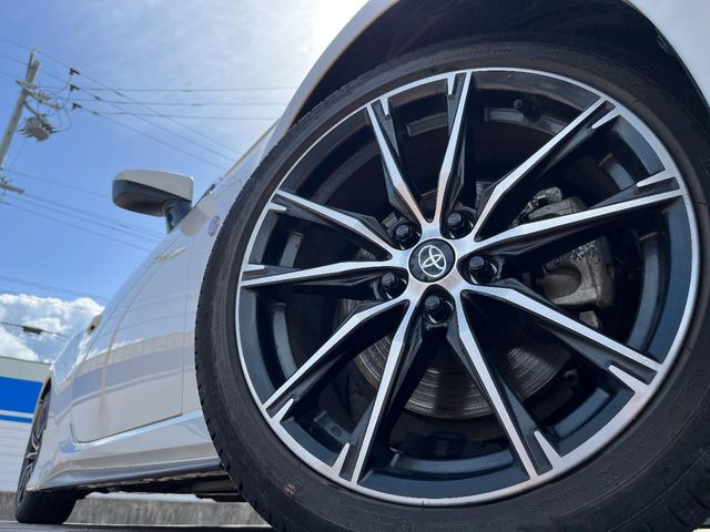 �y����17�C���`�A���~�z�C�[���z�O�ςɃ}�b�`���������A���~�z�C�[���𑕒����Ă���܂��B�e��ЊO�A���~�z�C�[����A�X�^�b�h���X�^�C�����戵�����Ă���܂��B���񂲑��k����������