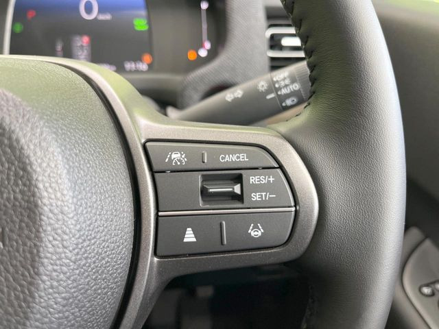 【アダプティブクルーズコントロール】高速道路での長距離走行が楽に!!自動で速度を保つクルーズコントロールが、衝突軽減システムと連携し、前方の車両を感知して車間を保つように速度調節してくれます!!