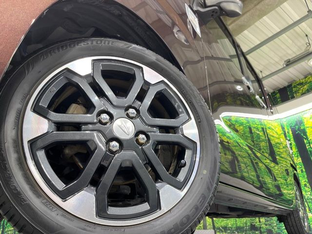 �y����15�C���`�A���~�z�C�[���z�O�ςɃ}�b�`���������A���~�z�C�[���𑕒����Ă���܂��B�e��ЊO�A���~�z�C�[����A�X�^�b�h���X�^�C�����戵�����Ă���܂��B���񂲑��k����������v