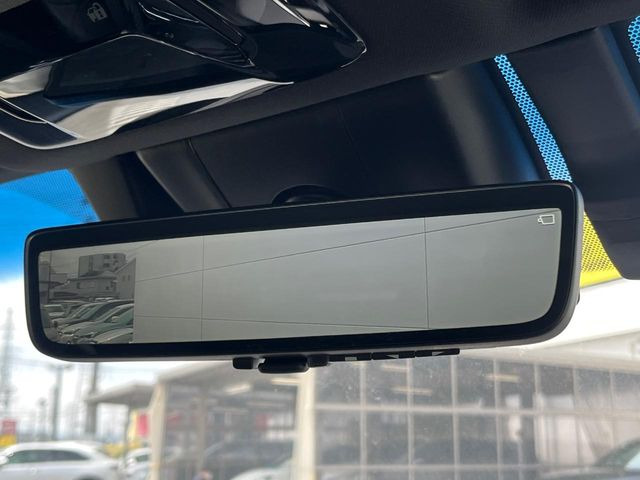 【デジタルインナーミラー】後席の大きな荷物や同乗者で後方が確認しづらい時でも安心!カメラが撮影した車両後方の映像をルームミラー内に表示。クリアな視界で状況の確認が可能です!