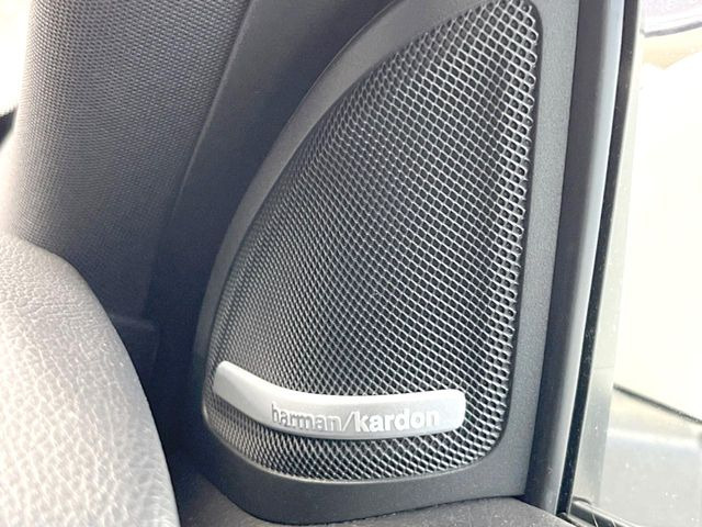 ��harman/kardon�T�E���h�V�X�e��:�I�[�f�B�I��僁�[�J�[����|����v���~�A���X�s�[�J�[�𑕔��B�����̃X�s�[�J�[����A���̗������܂ŕ����鍂�i���ȉ��y�����y���݂��������܂��B