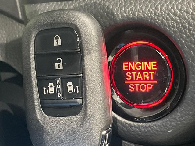 �yHonda�X�}�[�g�L�[�z�J�o����|�P�b�g�ɓ��ꂽ�܂܂ł��h�A�̎{���E�������\�ȃX�}�[�g�L�[�𑕔��B�G���W���̃I���E�I�t�����J�M�����o���K�v����������Ƃ��Ă��֗��ł���