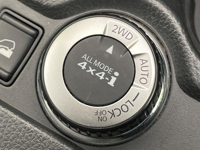 �y�I�[�����[�h4&times;4�z2WD/4WD���[�h����y�ɐ؂�ւ��\�B�R��d����2WD�A�X�^�b�N���ɖ𗧂�LOCK�AAUTO���[�h�ł�4WD�̔z���������Œ������A�H�ʏ󋵂��킸���肵��������T�|�[�g�B