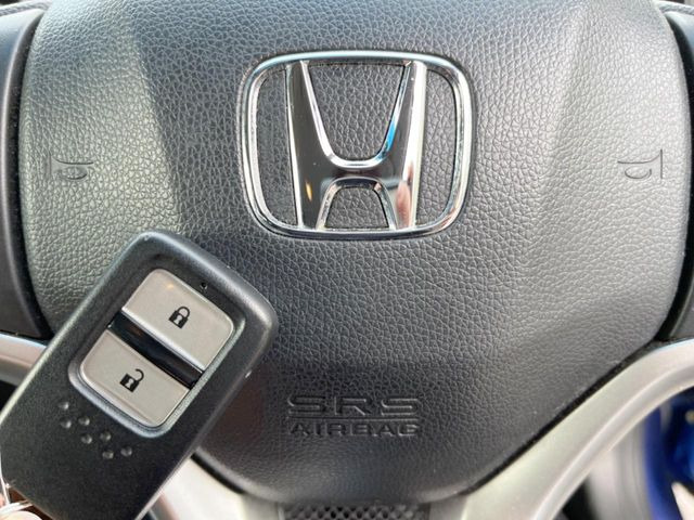 �yHonda�X�}�[�g�L�[�z�J�o����|�P�b�g�ɓ��ꂽ�܂܂ł��h�A�̎{���E�������\�ȃX�}�[�g�L�[�𑕔��B�G���W���̃I���E�I�t�����J�M�����o���K�v����������Ƃ��Ă��֗��ł���
