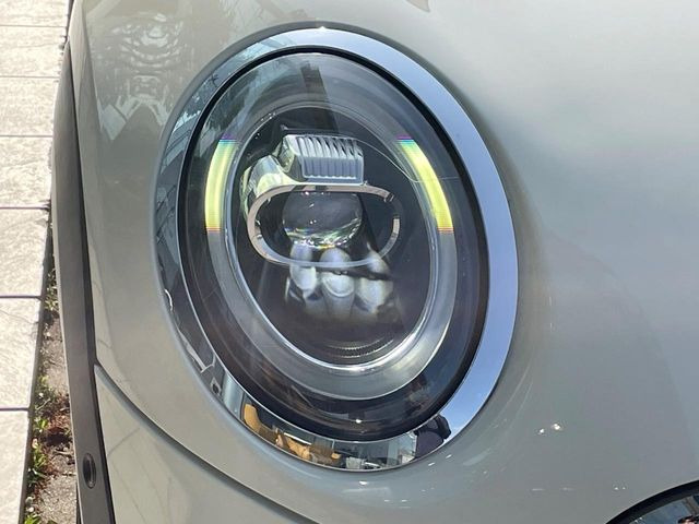 ��LED�w�b�h���C�g:��ԑ��s�����ǍD�Ȏ��E���m�ۂ����S���ĉ^�]�ł��鍂�P�xLED�w�b�h���C�g�𑕔�!�_�����x�������A����d�͂��}�����Ă��܂��B