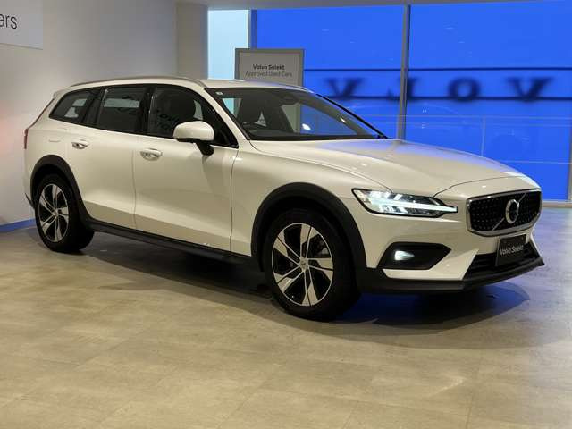 V60クロスカントリープラス B5 AWD 4WD