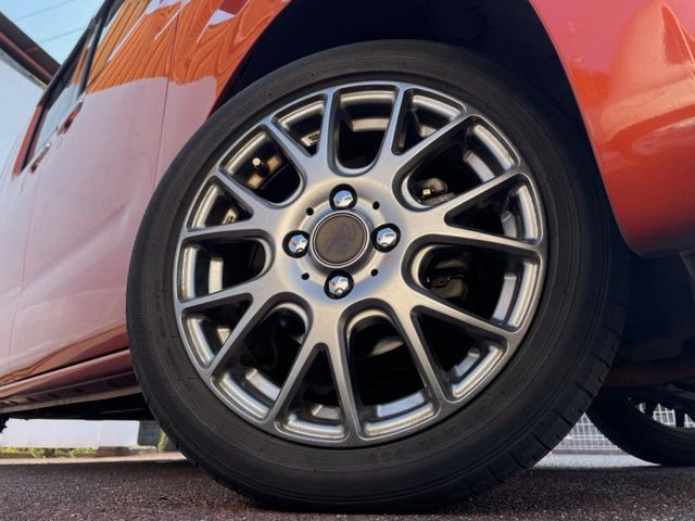 �y15�C���`�A���~�z�C�[���z�O�ςɃ}�b�`�����A���~�z�C�[���𑕒����Ă���܂��B�e��A���~�z�C�[����A�X�^�b�h���X�^�C�����戵�����Ă���܂��B���񂲑��k����������