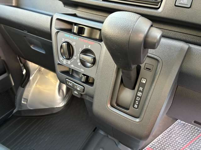 ハイゼットカーゴデラックス 4WD