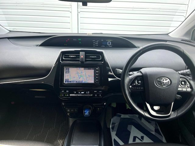 プリウス1.8 S