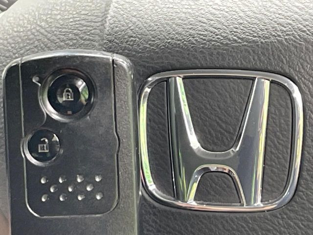�yHonda�X�}�[�g�L�[�z�J�o����|�P�b�g�ɓ��ꂽ�܂܂ł��h�A�̎{���E�������\�ȃX�}�[�g�L�[�𑕔��B�G���W���̃I���E�I�t�����J�M�����o���K�v����������Ƃ��Ă��֗��ł���