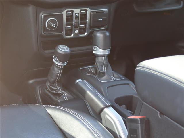 ラングラーアンリミテッド サハラ 4WD