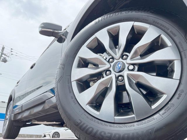 �y����18�C���`�A���~�z�C�[���z�O�ςɃ}�b�`���������A���~�z�C�[���𑕒����Ă���܂��B�e��ЊO�A���~�z�C�[����A�X�^�b�h���X�^�C�����戵�����Ă���܂��B���񂲑��k����������