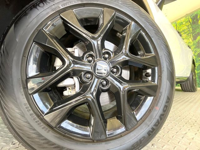 �y����18�C���`�A���~�z�C�[���z�O�ςɃ}�b�`���������A���~�z�C�[���𑕒����Ă���܂��B�e��ЊO�A���~�z�C�[����A�X�^�b�h���X�^�C�����戵�����Ă���܂��B���񂲑��k����������