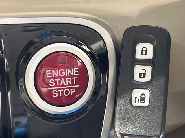 �yHonda�X�}�[�g�L�[�z�J�o����|�P�b�g�ɓ��ꂽ�܂܂ł��h�A�̎{���E�������\�ȃX�}�[�g�L�[�𑕔��B�G���W���̃I���E�I�t�����J�M�����o���K�v����������Ƃ��Ă��֗��ł���