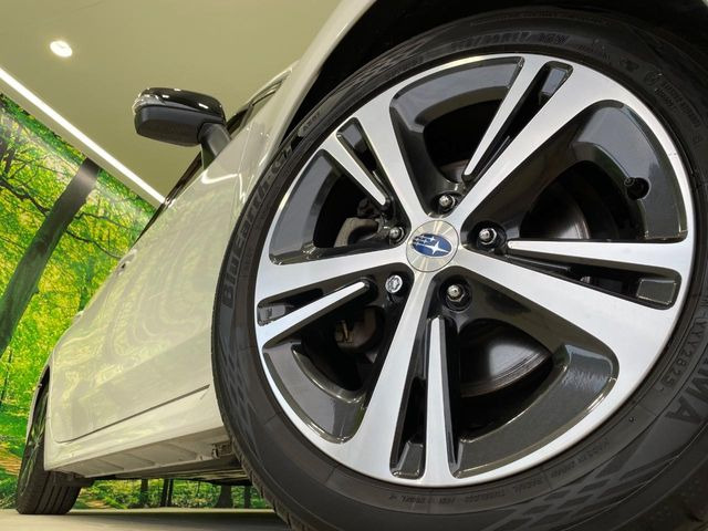 �y����17�C���`�A���~�z�C�[���z�O�ςɃ}�b�`���������A���~�z�C�[���𑕒����Ă���܂��B�e��ЊO�A���~�z�C�[����A�X�^�b�h���X�^�C�����戵�����Ă���܂��B���񂲑��k����������