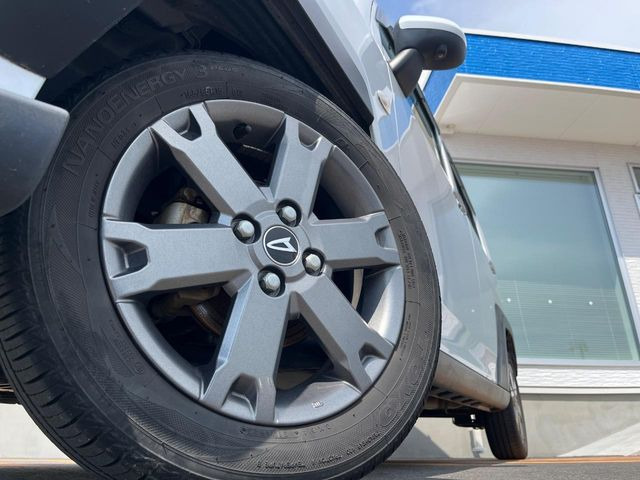 �y����15�C���`�A���~�z�C�[���z�O�ςɃ}�b�`���������A���~�z�C�[���𑕒����Ă���܂��B�e��ЊO�A���~�z�C�[����A�X�^�b�h���X�^�C�����戵�����Ă���܂��B���񂲑��k����������