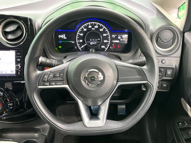 �y�X�e�A�����O�X�C�b�`�z�^�]���A�O������ڐ������炷���ƂȂ��A�I�[�f�B�I���̑��삪�\�ȕ֗��@�\!���S&���K�ȃh���C�u�����o���Ă���܂���