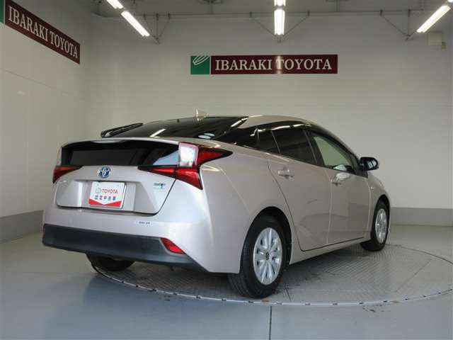 プリウス1.8 S
