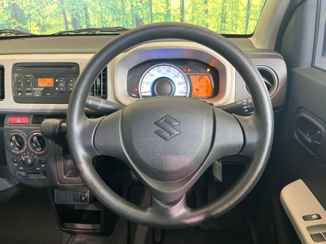 �C���e���A�ɍ��킹���f�U�C���̃X�e�A�����O�́A�^�]�������̂��Ƃ��l���A�^�]���₷���`��A�傫���ł��B�����x�A���ۂɐG���Ă��m���߂��������B