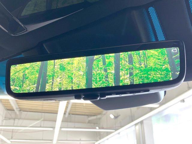 【デジタルインナーミラー】後席の大きな荷物や同乗者で後方が確認しづらい時でも安心!カメラが撮影した車両後方の映像をルームミラー内に表示。クリアな視界で状況の確認が可能です!