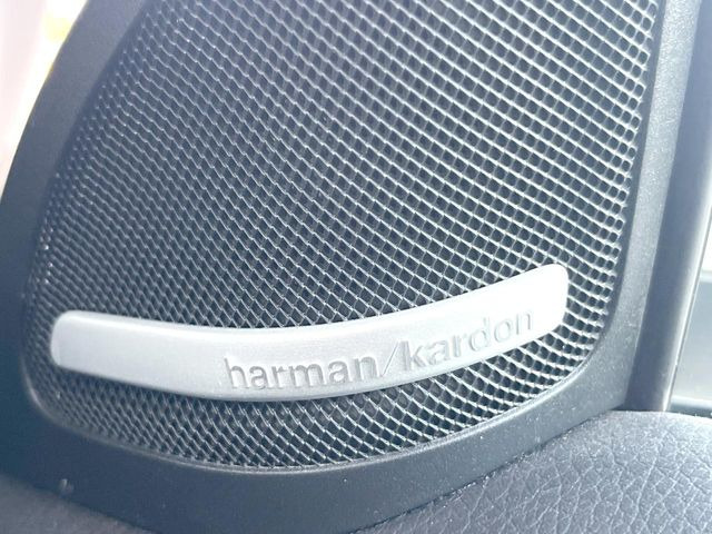 ��harman/kardon�T�E���h�V�X�e��:�I�[�f�B�I��僁�[�J�[����|����v���~�A���X�s�[�J�[�𑕔��B�����̃X�s�[�J�[����A���̗������܂ŕ����鍂�i���ȉ��y�����y���݂��������܂��B