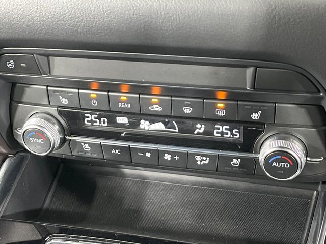 【シートベンチレーション】夏場は涼しい風でお尻や背中の熱やムレを防ぎ、冬はエアコンよりも早く温まってポカポカに!季節を問わず快適に過ごせます。