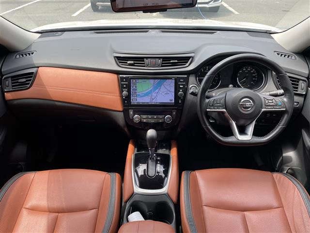 エクストレイル2.0 20Xi レザーエディション 4WD