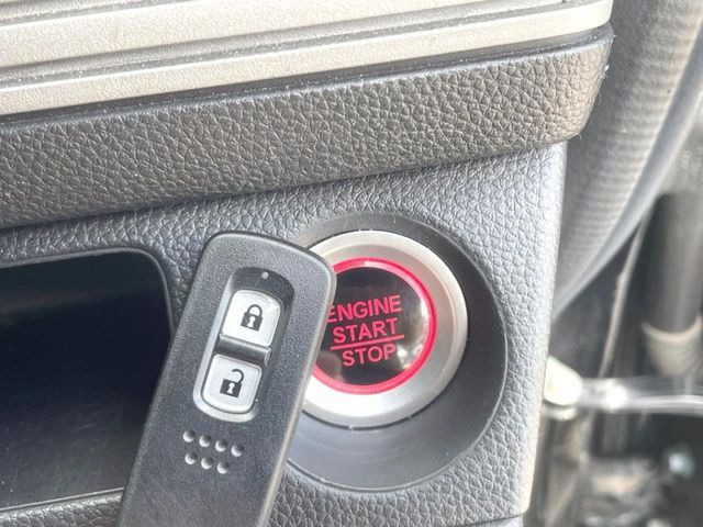 �yHonda�X�}�[�g�L�[�z�J�o����|�P�b�g�ɓ��ꂽ�܂܂ł��h�A�̎{���E�������\�ȃX�}�[�g�L�[�𑕔��B�G���W���̃I���E�I�t�����J�M�����o���K�v����������Ƃ��Ă��֗��ł���