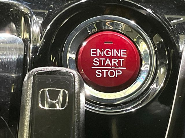 �yHonda�X�}�[�g�L�[�z�J�o����|�P�b�g�ɓ��ꂽ�܂܂ł��h�A�̎{���E�������\�ȃX�}�[�g�L�[�𑕔��B�G���W���̃I���E�I�t�����J�M�����o���K�v����������Ƃ��Ă��֗��ł���