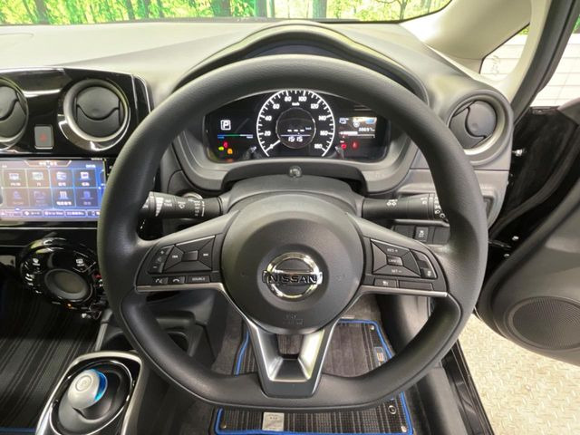 �y�C���e���W�F���g�G�}�[�W�F���V�[�u���[�L�z�t�����g�J�����őO���̎ԗ�����s�҂����m�B�Փ˂������Ȏ��͏Փ˔�Q�y���u���[�L���쓮�A�Փˉ�����T�|�[�g�B�����S�Ƀh���C�u�����y���݂��������܂��B