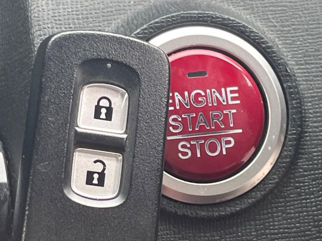 �yHonda�X�}�[�g�L�[�z�J�o����|�P�b�g�ɓ��ꂽ�܂܂ł��h�A�̎{���E�������\�ȃX�}�[�g�L�[�𑕔��B�G���W���̃I���E�I�t�����J�M�����o���K�v����������Ƃ��Ă��֗��ł���