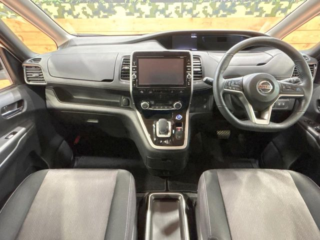 セレナ1.2 e-POWER ハイウェイスターV