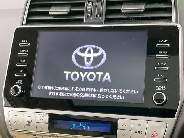 【メーカー純正ナビ】インテリアに溶け込むスタイリッシュな「専用設計」メーカーナビを装備♪視認性や操作性など基本性能にも優れ、より上質なカーライフをお楽しみいただけます。