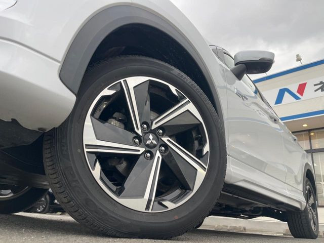 �y����18�C���`�A���~�z�C�[���z�O�ςɃ}�b�`���������A���~�z�C�[���𑕒����Ă���܂��B�e��ЊO�A���~�z�C�[����A�X�^�b�h���X�^�C�����戵�����Ă���܂��B���񂲑��k����������