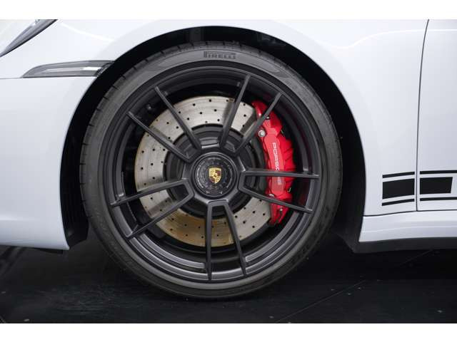 GTS��p������20/21�C���`�^�[�{S�T�e���u���b�N�z�C�[���B�����F�̃��b�h�L�����p�[�������F�ƍ����܂��B