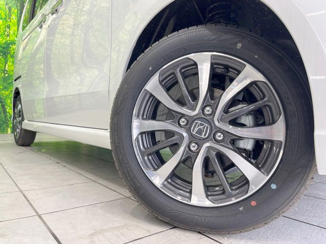 �y����15�C���`�A���~�z�C�[���z�O�ςɃ}�b�`���������A���~�z�C�[���𑕒����Ă���܂��B�e��ЊO�A���~�z�C�[����A�X�^�b�h���X�^�C�����戵�����Ă���܂��B���񂲑��k����������