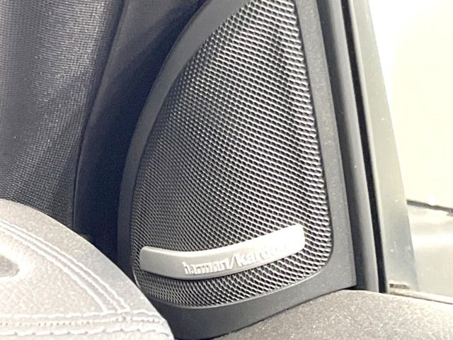 ��harman/kardon�T�E���h�V�X�e��:�I�[�f�B�I��僁�[�J�[����|����v���~�A���X�s�[�J�[�𑕔��B�����̃X�s�[�J�[����A���̗������܂ŕ����鍂�i���ȉ��y�����y���݂��������܂��B