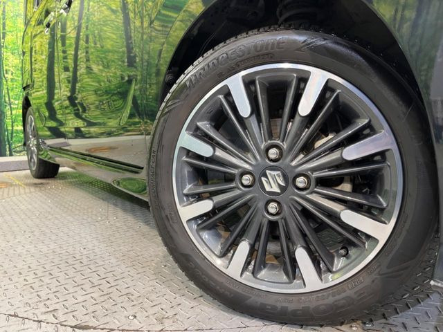 �y����15�C���`�A���~�z�C�[���z�O�ςɃ}�b�`���������A���~�z�C�[���𑕒����Ă���܂��B�e��ЊO�A���~�z�C�[����A�X�^�b�h���X�^�C�����戵�����Ă���܂��B���񂲑��k����������
