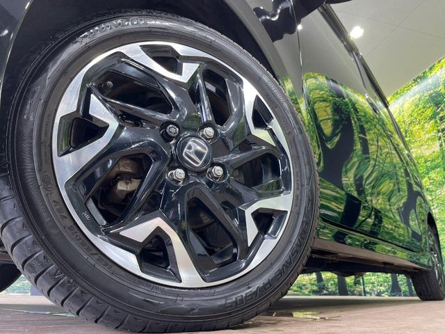 �y����15�C���`�A���~�z�C�[���z�O�ςɃ}�b�`���������A���~�z�C�[���𑕒����Ă���܂��B�e��ЊO�A���~�z�C�[����A�X�^�b�h���X�^�C�����戵�����Ă���܂��B���񂲑��k����������