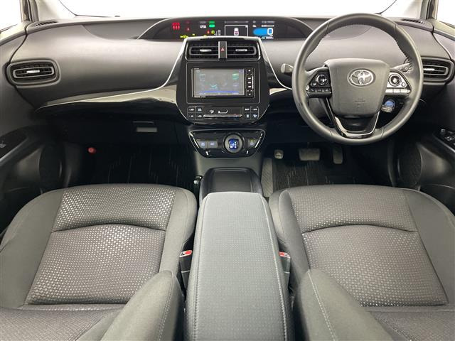プリウス1.8 S セーフティ プラスII E-Four 4WD