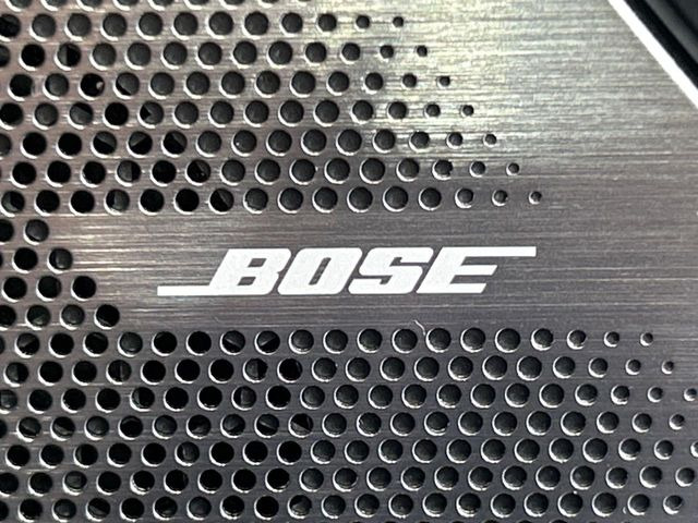 �yBOSE�T�E���h�V�X�e���z���[�J�[�I�v�V�����̍��i�ʃT�E���h�V�X�e���𓋍ځB��p�̃`���[�j���O���{���ꂽ�召�l�X�ȃX�s�[�J�[����ǎ��ȃT�E���h���t�ł��A�Տꊴ���ӂ�鉹����Ԃ����o���܂��B