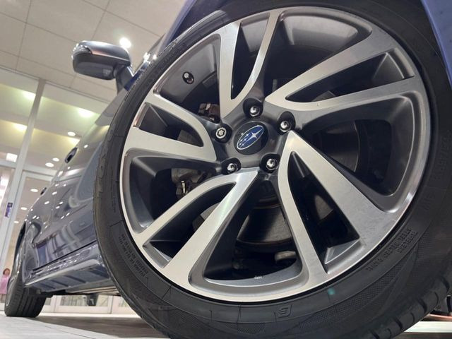 �y����18�C���`�A���~�z�C�[���z�O�ςɃ}�b�`���������A���~�z�C�[���𑕒����Ă���܂��B�e��ЊO�A���~�z�C�[����A�X�^�b�h���X�^�C�����戵�����Ă���܂��B���񂲑��k����������
